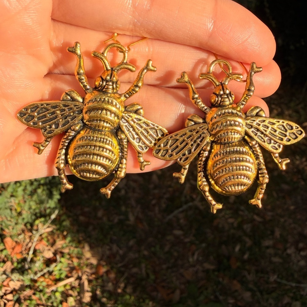 New! Large Gold Bee Earrings Holiday Gift - Picture 4 of 8
